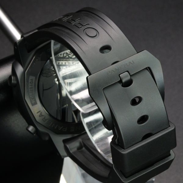 Panerai Luminor Luna Rossa PAM01037